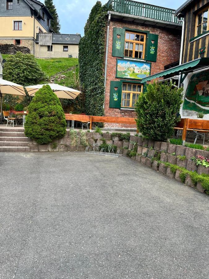 Gasthof & Pension "Schwarzer Adler" Masserberg Exterior photo